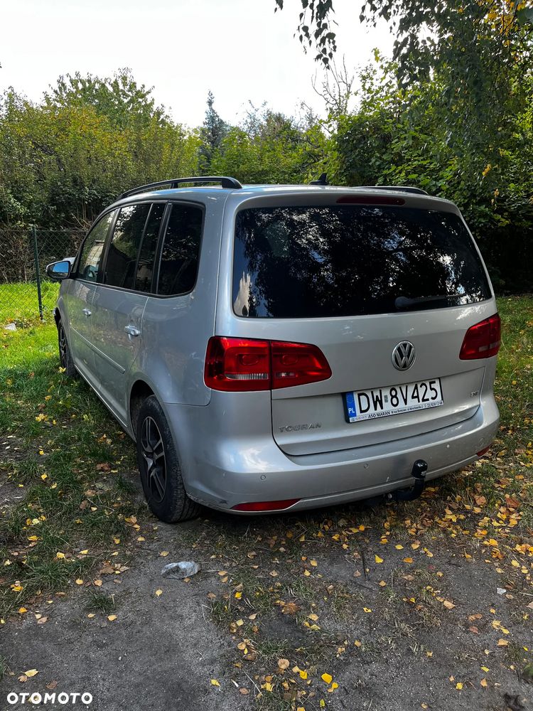 Volkswagen Touran 2011 photo 2