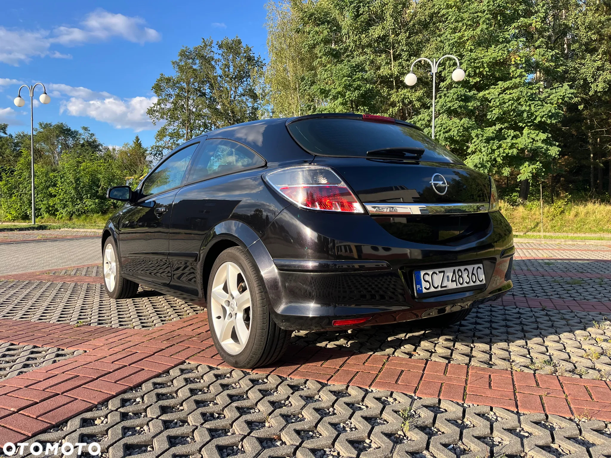 Opel Astra GTC 1.8 - 9