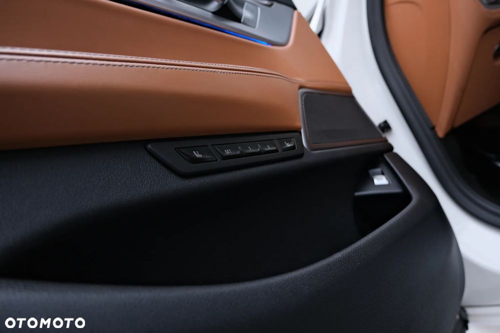 BMW Seria 7 750i xDrive sport - 25