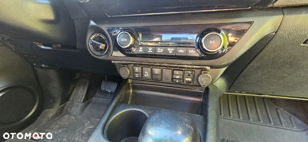 Toyota Hilux 2.8 D-4D Double Cab SR5 4x4 - 16