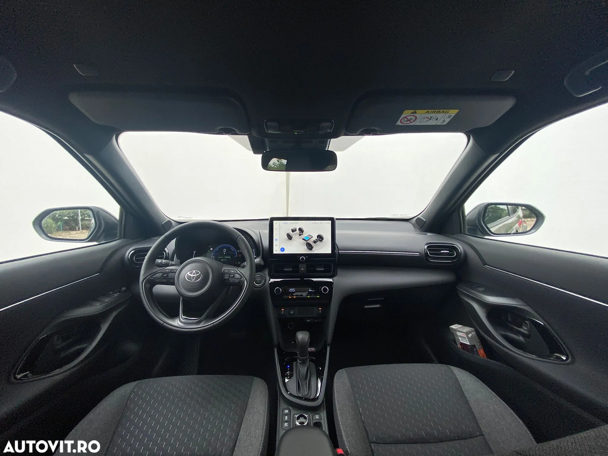 Toyota Yaris Cross 1.5 VVT-i HSD 4x4 Dynamic - 12