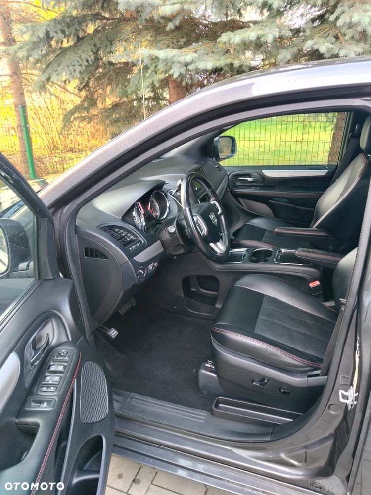 Dodge Grand Caravan - 8