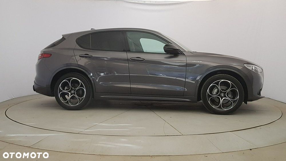 Alfa Romeo Stelvio - 8