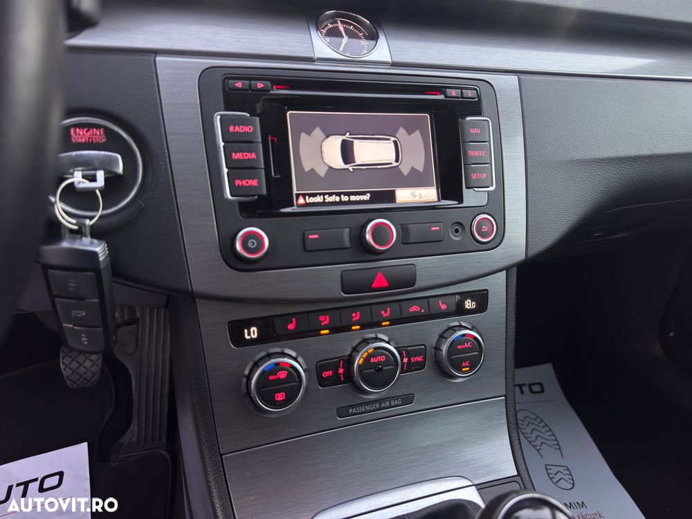 Volkswagen Passat 2.0 TDI Blue TDI Comfortline - 11