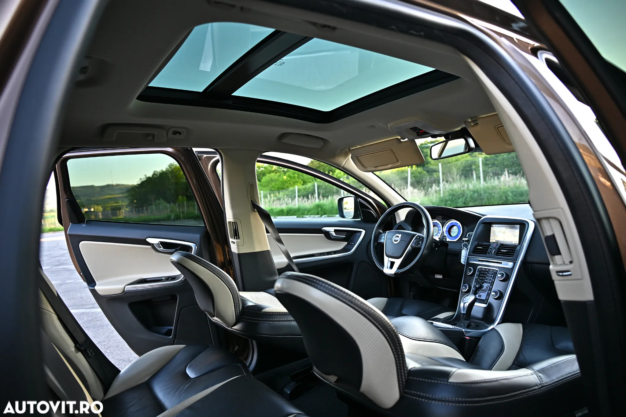 Volvo XC 60 D5 AWD Aut. RDesign - 16