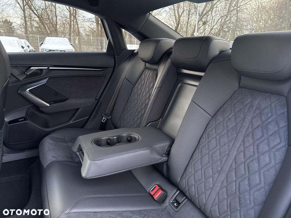 Audi RS3 Limousine - 16