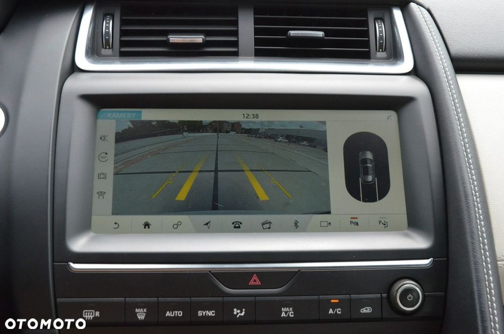 Jaguar E-Pace 2.0 i4P AWD R-Dynamic SE - 22