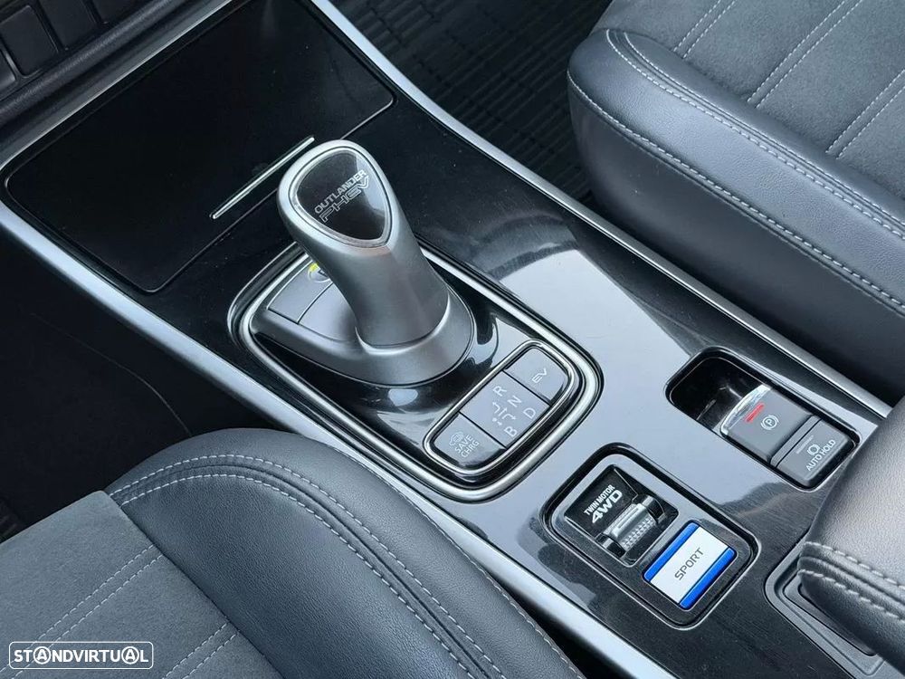 Mitsubishi Outlander 2.4 Instyle - 35