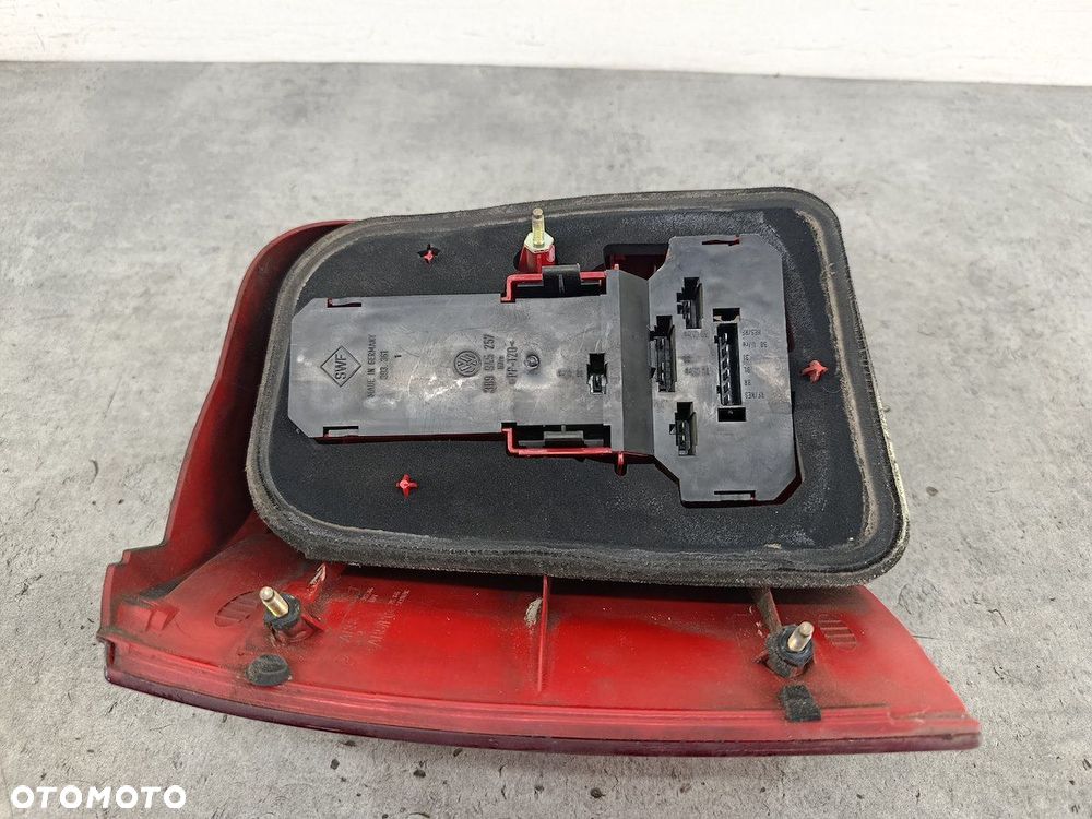 LAMPA TYLNA PRAWA VW PASSAT B5 3B9945112F KOMBI - 5