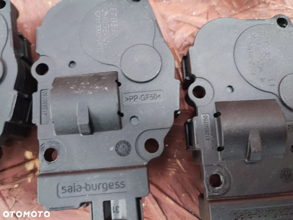 BMW E70 / E70 LCI / E71 / E72 / E81 / E82 / E84 / E85 / E86 / E87 / E87 LCI / E88 / E89 / E90 / E90 LCI / E91 / E91 LCI / E92 / E92 LCI / E93 / E93 LCI / F15 / F16 / F21 / F22 / F25 / F26 / F30 / F31 / F32 / F33 / F34 / F36 / F39 / F80 / F80 LCI / F82 / F83 / F85 / F86 / I01 / I12. ORYGINALNE SILNICZKI REGULACJI KLAP NAGRZEWNICY / CZUJNIKI TEMPERATURY POWIETRZA WEWNĘTRZNEGO. O NR: 9 231 884 / 6 915 391 / 0 151 687 OEM. BARDZO DOBRY STAN TECHNICZNY. - 11