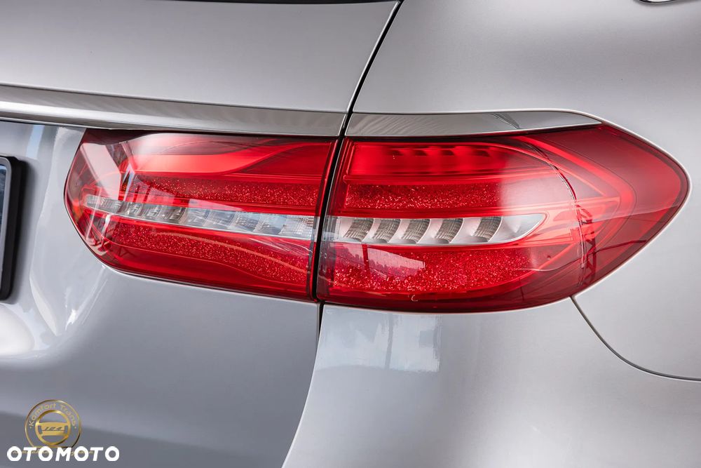 Mercedes-Benz Klasa E 220 d 4-Matic 9G-TRONIC - 13