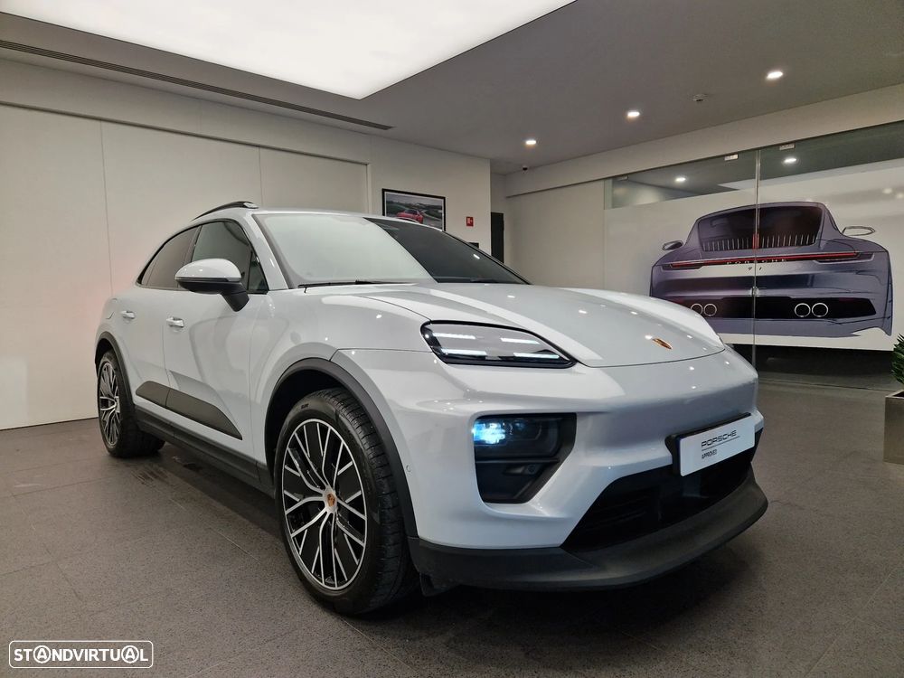 Porsche Macan Electric 4 - 11