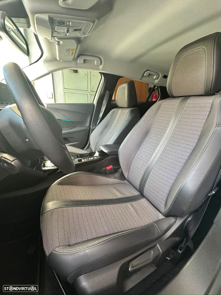 Peugeot e-2008 50 kWh Allure Pack — fotografia 9
