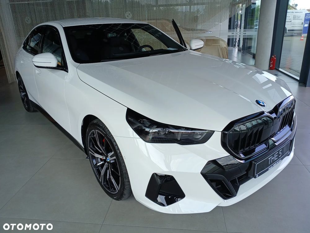 BMW Seria 5 520d xDrive mHEV - 11