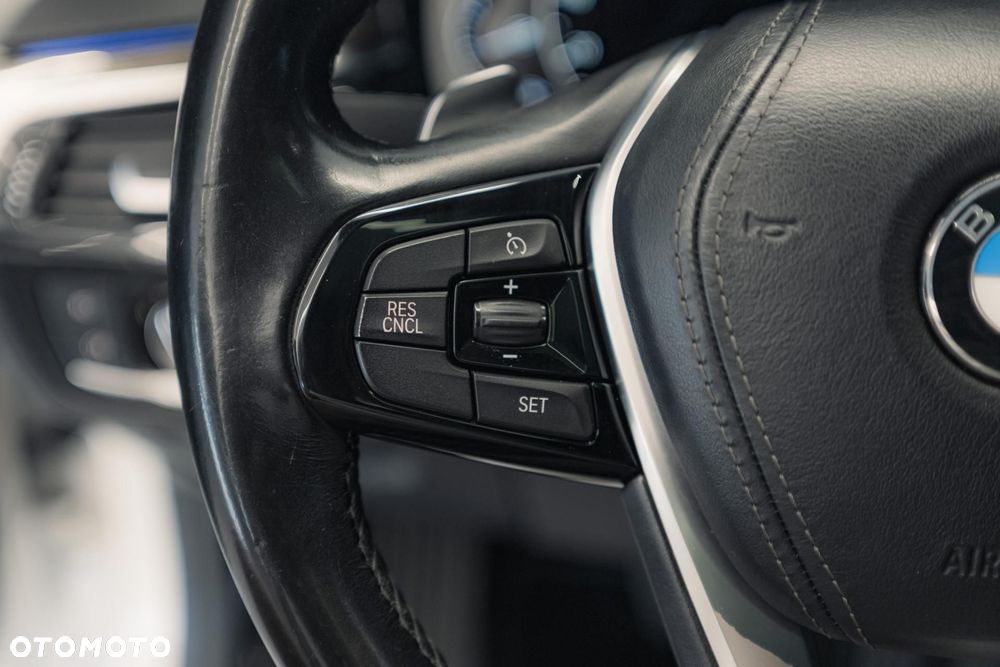 BMW Seria 5 530i Sport Line sport - 26