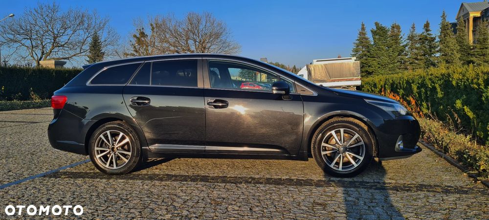 Toyota Avensis 1.8 Premium - 4