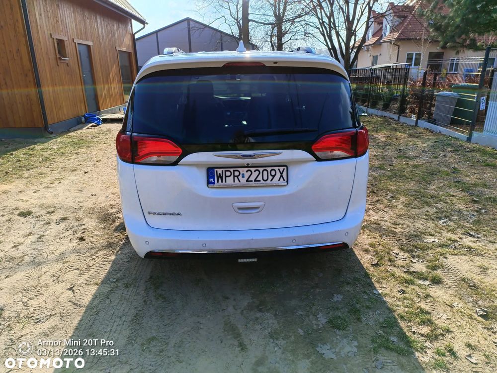 Chrysler Pacifica - 4