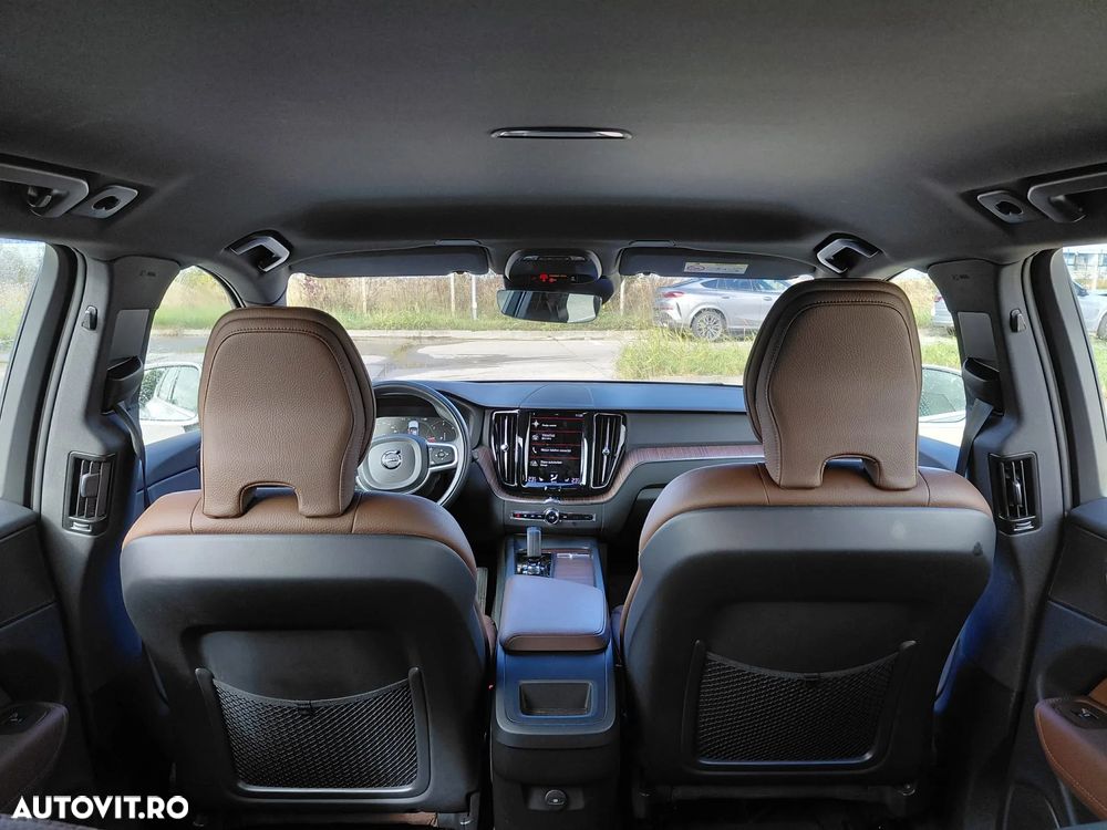 Volvo XC 60 B4 MHEV AT8 AWD Momentum Pro - 18