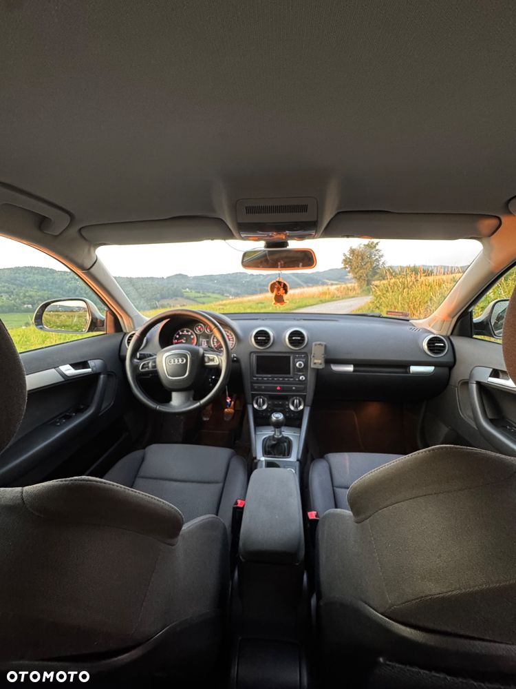 Audi A3 Sportback 1.8 TFSI Ambiente - 17