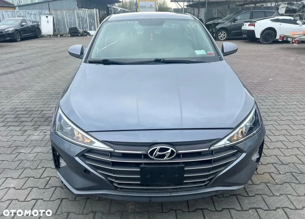 Hyundai Elantra - 8