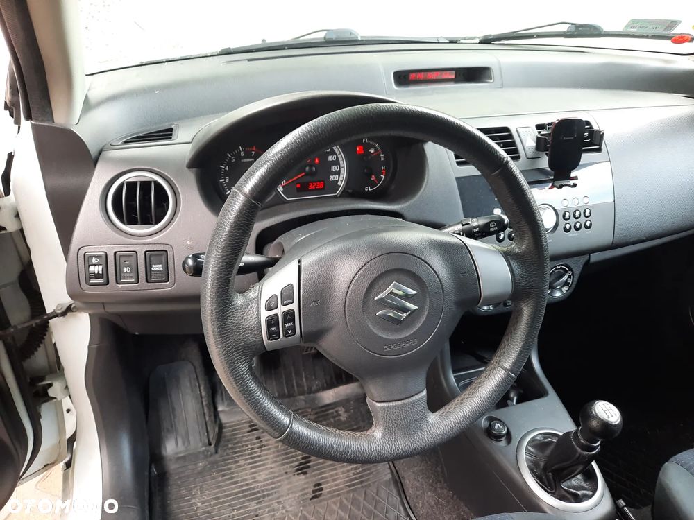 Suzuki Swift 1.3 GS - 11