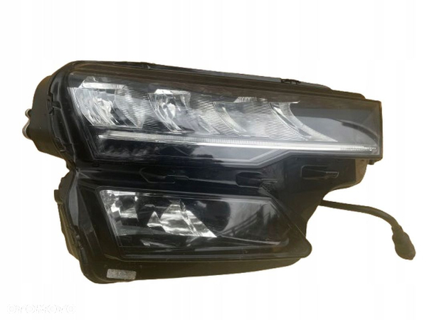 Skoda Karoq 2022 > Lift Prawa Przednia Lampa Full Led Europa