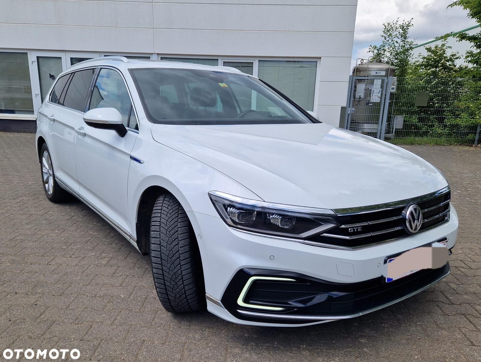 Volkswagen Passat - 1