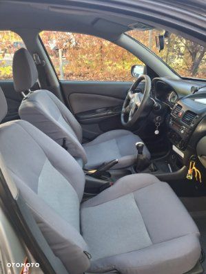 Nissan Almera 2004 photo 5