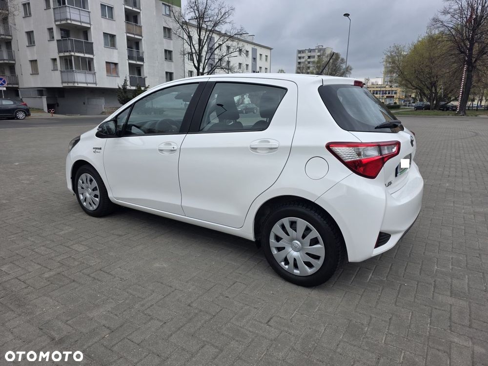 Toyota Yaris Hybrid 100 Active - 26
