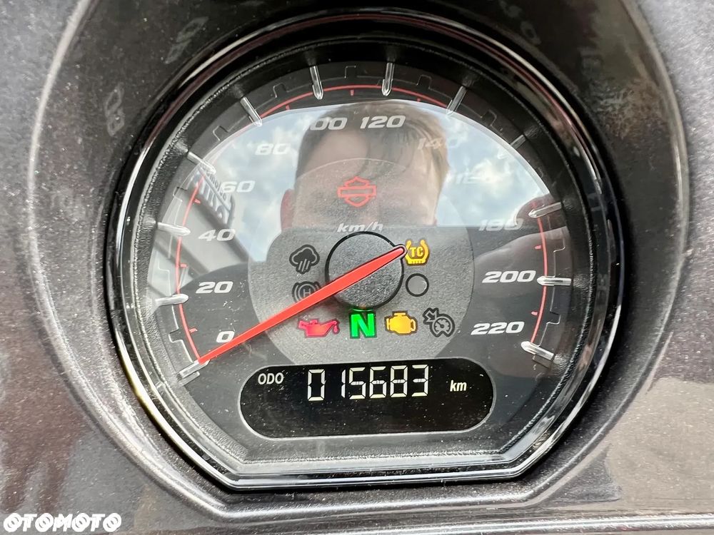 Harley-Davidson CVO Street Glide - 21