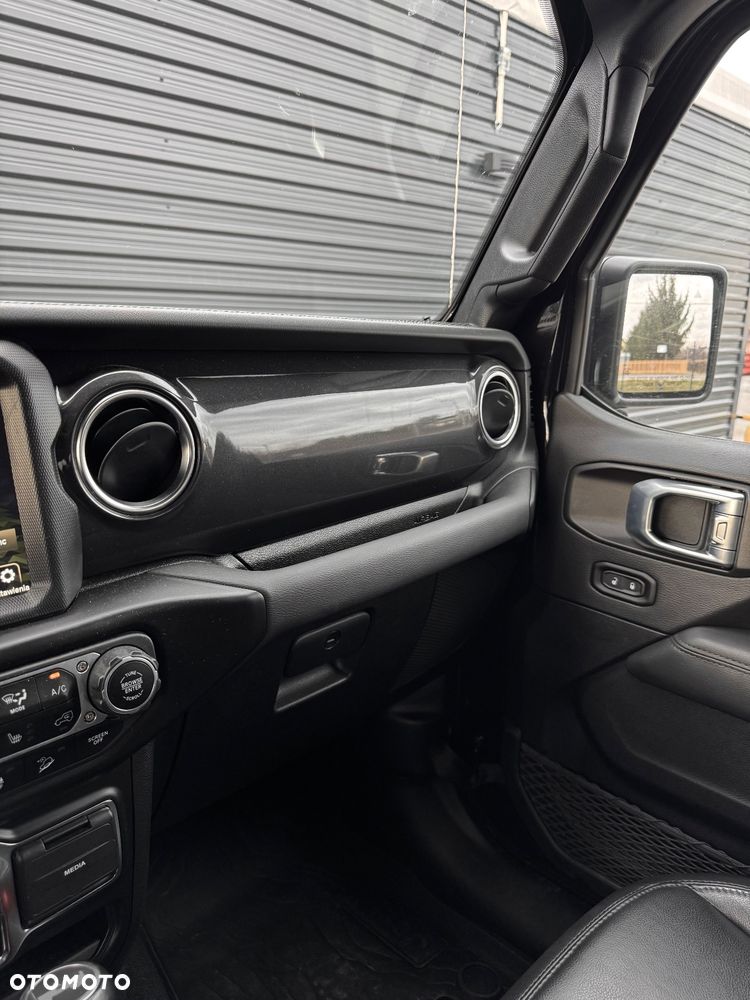 Jeep Wrangler - 30
