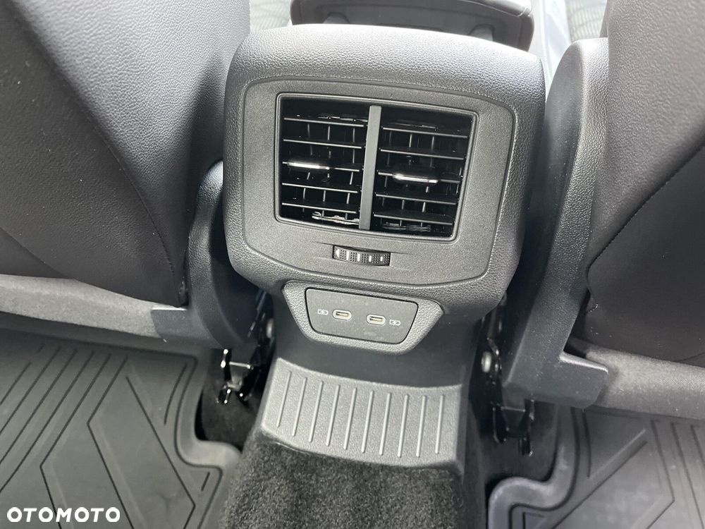 Volkswagen T-Roc - 21