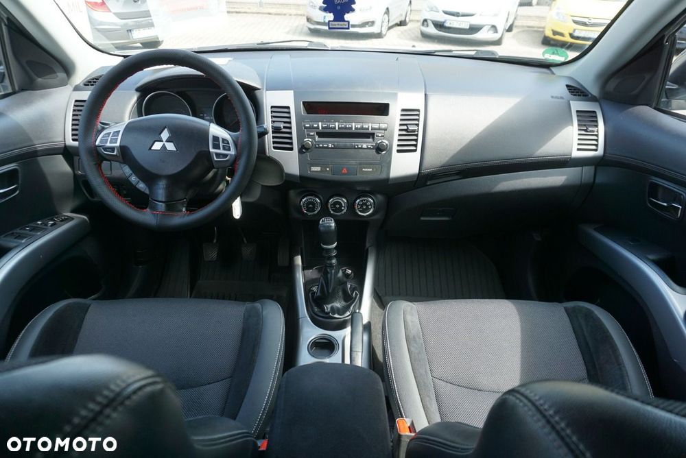 Mitsubishi Outlander - 19
