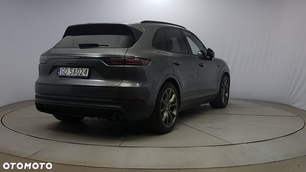 Porsche Cayenne - 4
