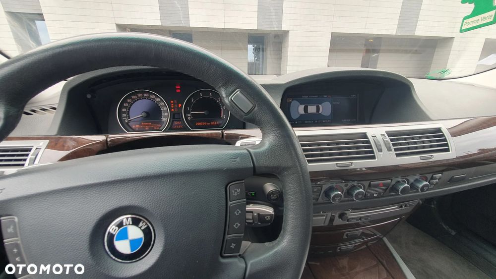BMW Seria 7 740i - 28
