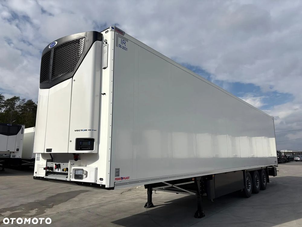 Schmitz Cargobull odbiór w Polsce, Nowa chłodnia Schmitz 2 Temperatury - Multitemperatura, 2025r. z Carrier Vector HE 19MT, - 2