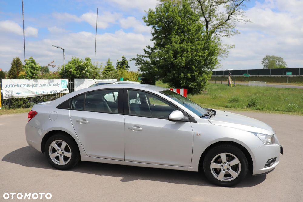 Chevrolet Cruze 1.6 Base - 6