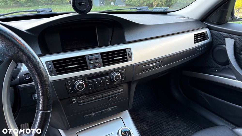 BMW Seria 3 320i - 11