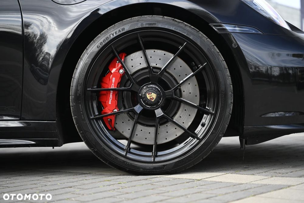 Porsche 911 Carrera 4 GTS - 20