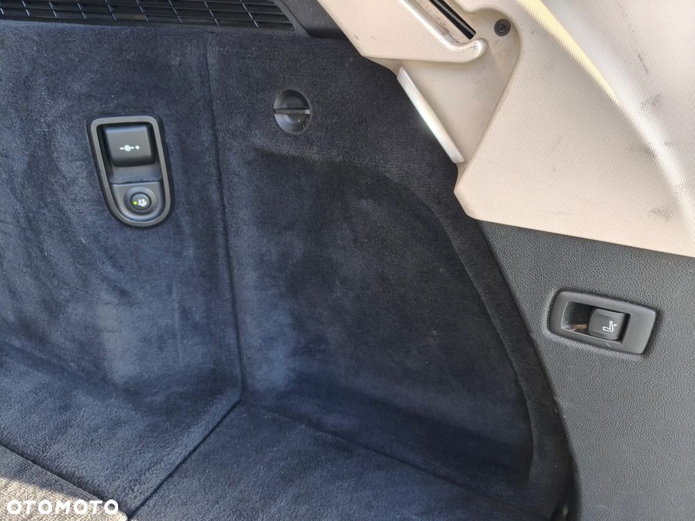 BMW Seria 5 525d - 34