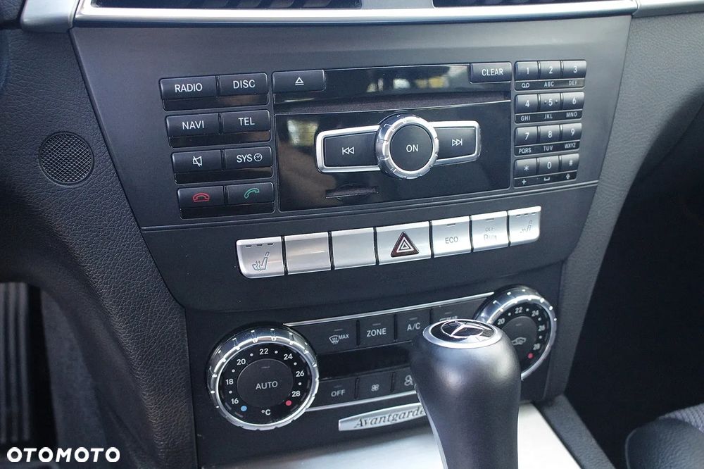 Mercedes-Benz Klasa C 180 CGI Automatik BlueEFFICIENCY Avantgarde - 20
