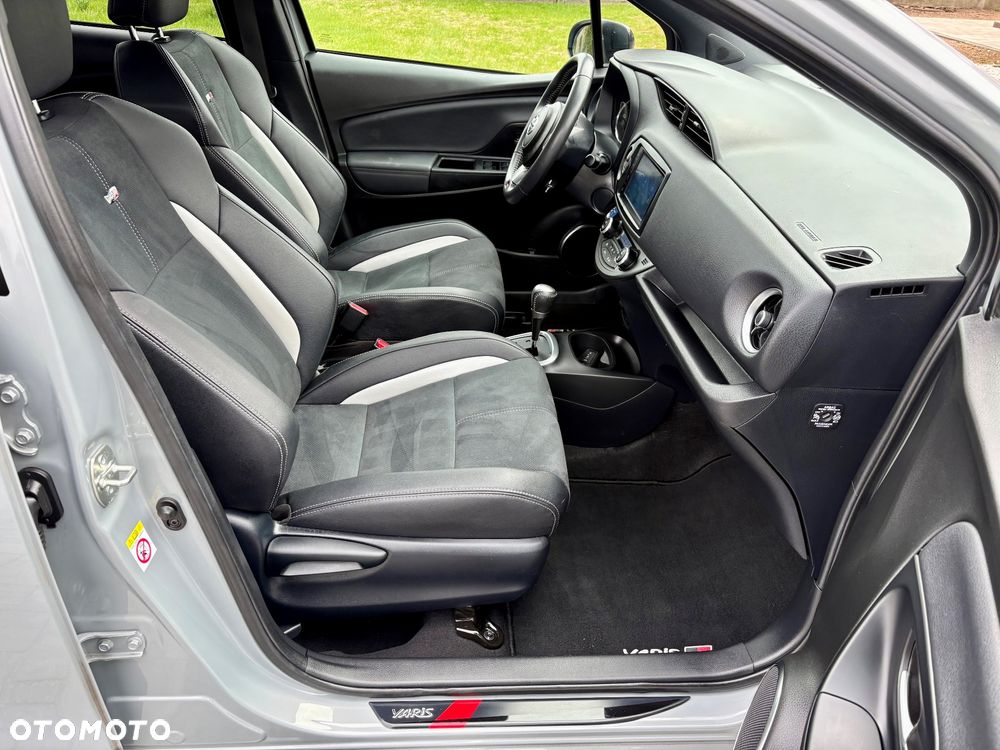 Toyota Yaris Hybrid 100 GR Sport - 10