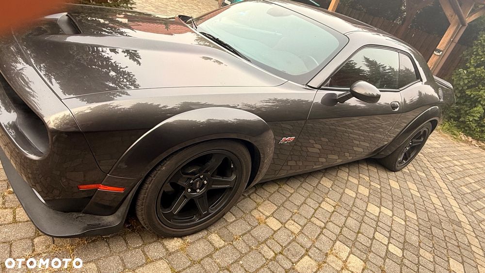 Dodge Challenger - 4