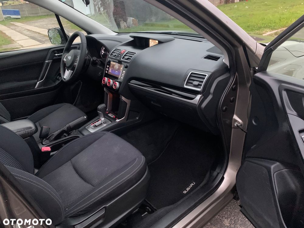 Subaru Forester 2.0i Platinum Lineartronic - 19