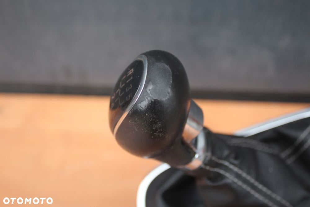 LEWAREK ZMIANY BIEGÓW OPEL ASTRA J 1.4T BENZYNA 6B 55563829 - 3