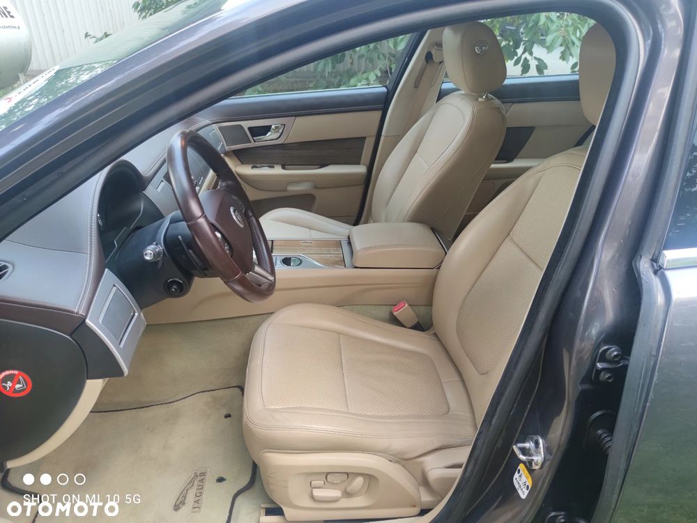 Jaguar XF 3.0 V6 D Luxury - 15