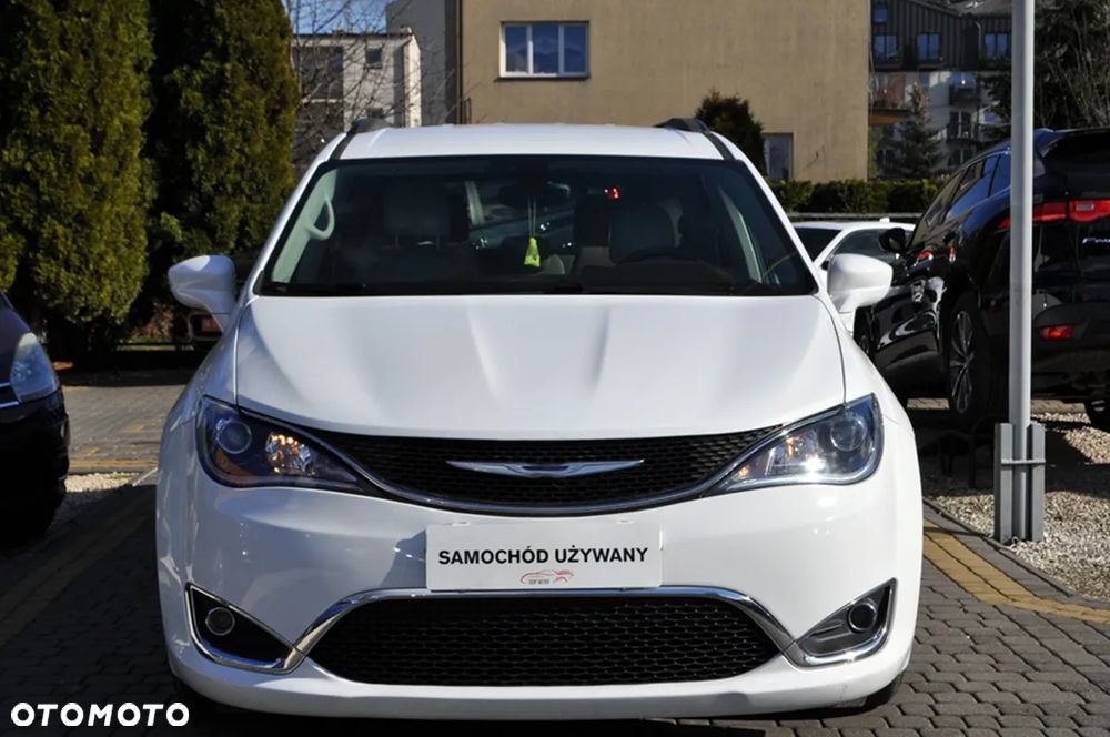 Chrysler Pacifica - 4
