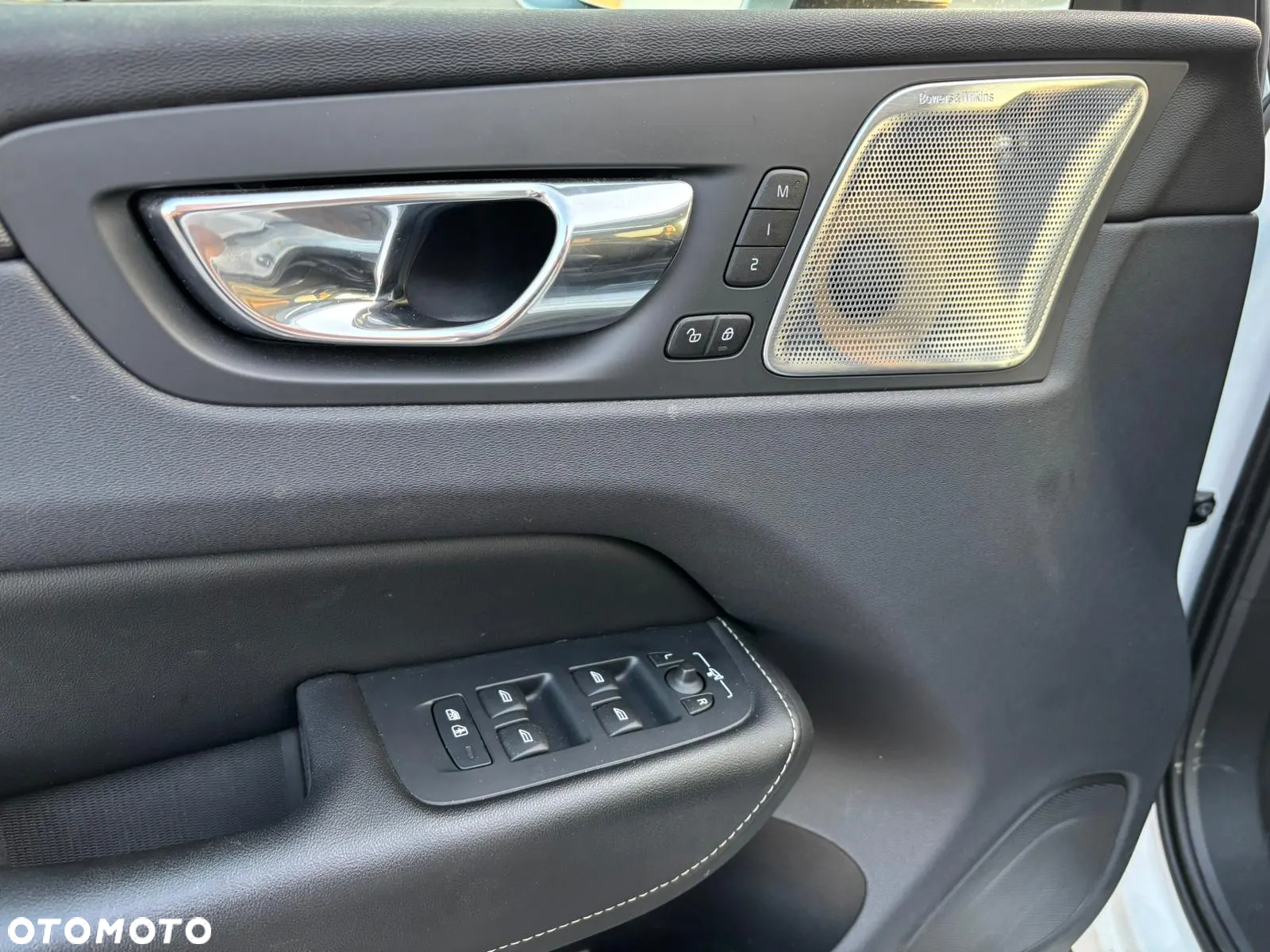 Volvo XC 60 T6 AWD Geartronic RDesign - 16