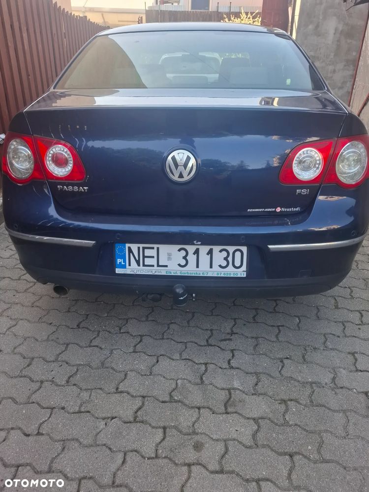 Volkswagen Passat 1.6 FSI Comfortline - 3