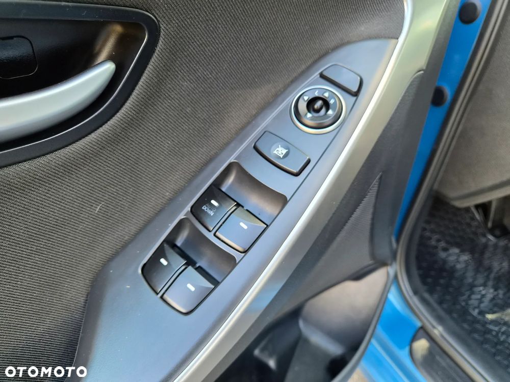 Hyundai i30 i30cw 1.4 Fifa World Cup Edition - 25